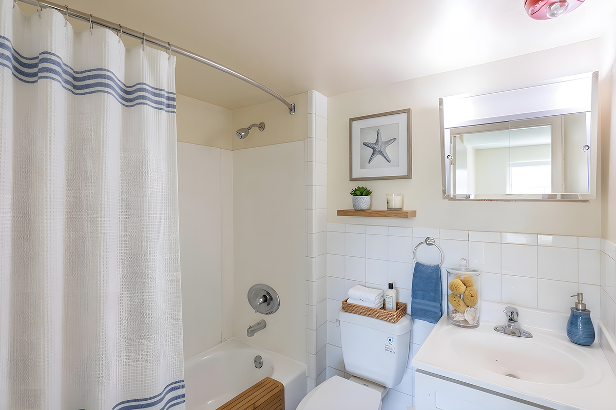 Park City Apartments Bathroom